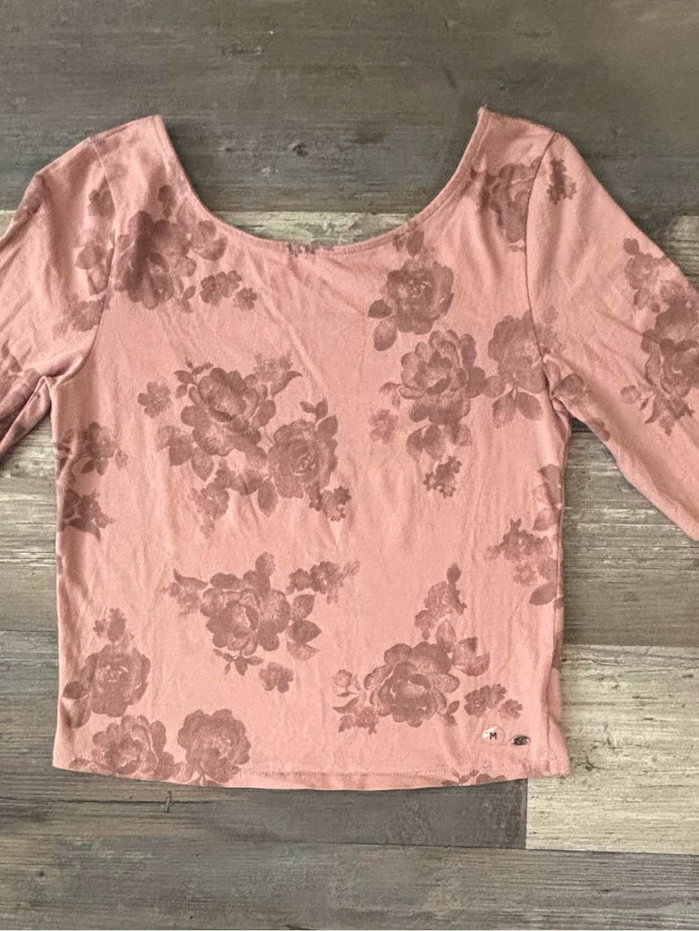 American Eagle Size M cropped Rose Pink Floral Scoop Neck Long Sleeve Tee